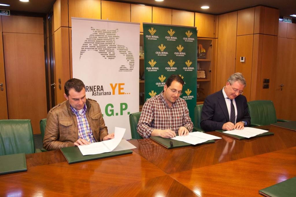 I.G.P. Ternera Asturiana firma un convenio de colaboración financiera con Caja Rural de Asturias