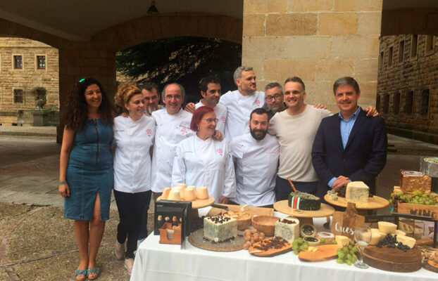 La Guía Michelín hace entrega de las chaquetillas Bib Gourmand Asturias, cocinando Ternera Asturiana