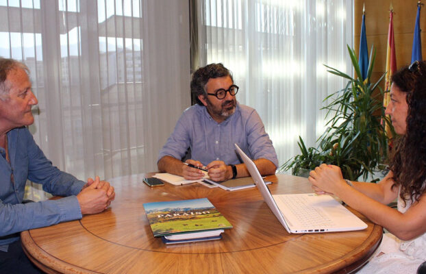 Ternera Asturiana presenta las líneas estratégicas de la entidad al Consejero de Desarrollo Rural, Alejandro Calvo.