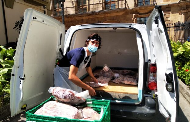 Ternera Asturiana dona una tonelada de carne a la Cocina Económica de Oviedo.