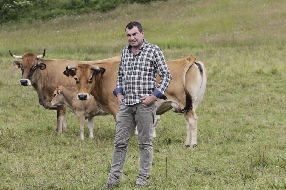 Rubén Fernández deja la presidencia de Ternera Asturiana por motivos de salud
