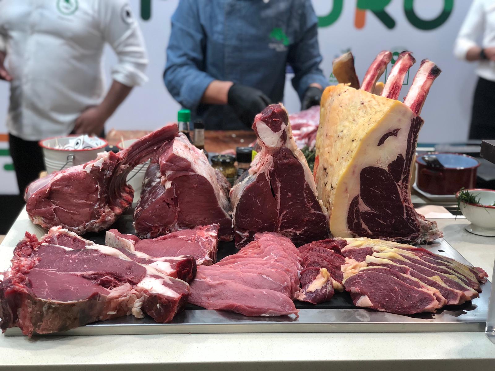 Ternera Asturiana llega a Meat Attraction de la mano de Mikaël Cabanon, campeón mundial en preparación de carne de buey