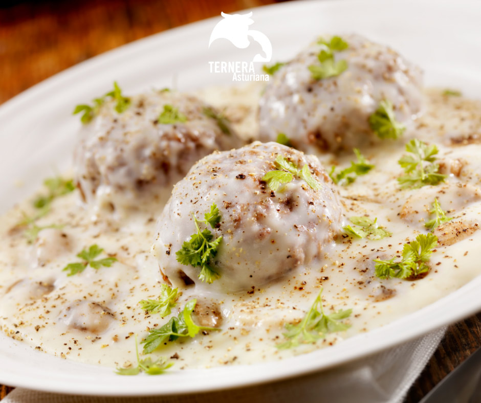 Albóndigas de Ternera Asturiana en bechamel suave